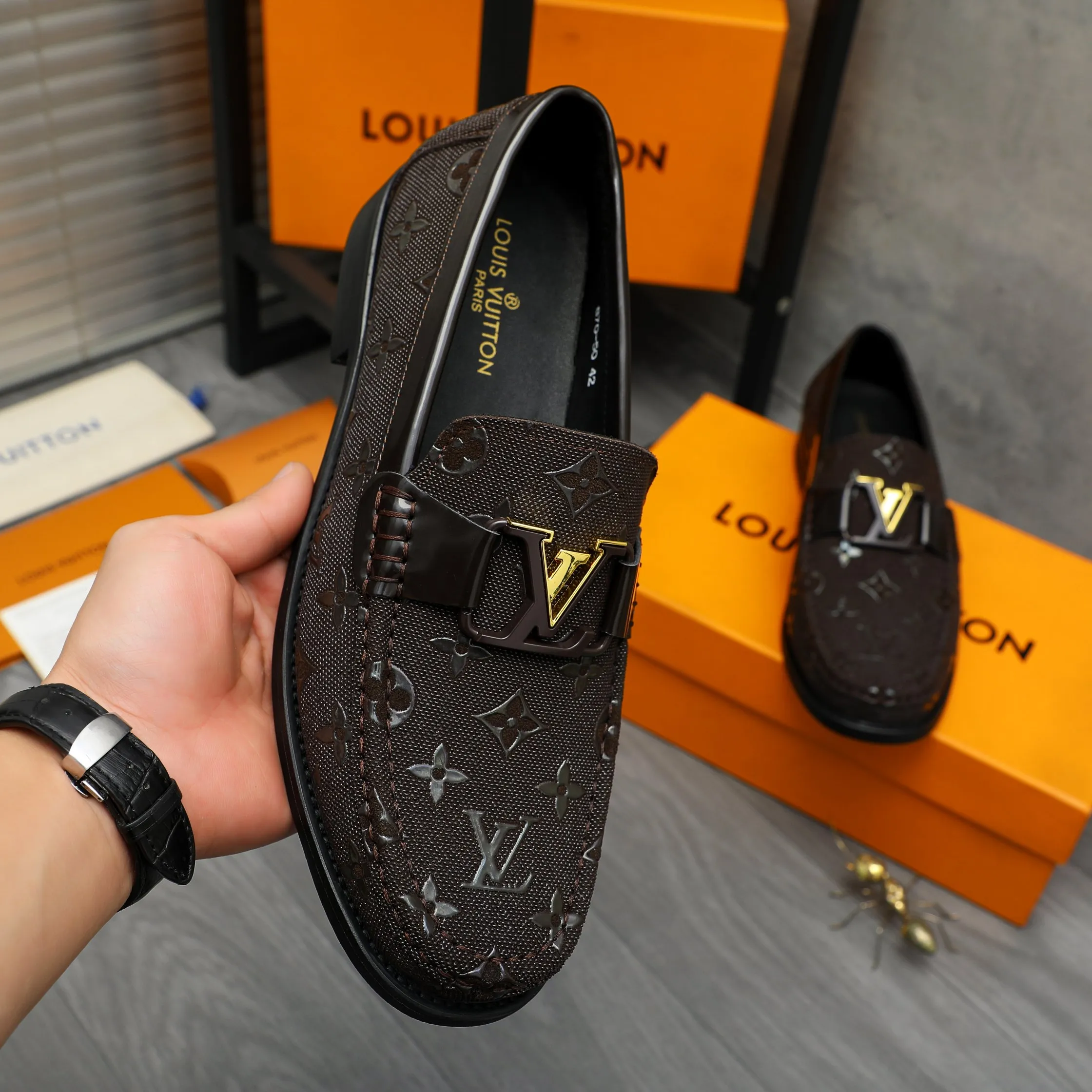 Men's shoes 💰p460 Product trademark: LV "Louis Vuitton" business slip-on leather shoes Regular size: 39-45 (45 is custom-made and non-returnable) Product materials: Selected embossed cowhide upper, cowhide lining, original rubber outsole